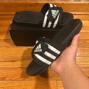 Adidas Adissage Black/White | Size 8 (Men’s)